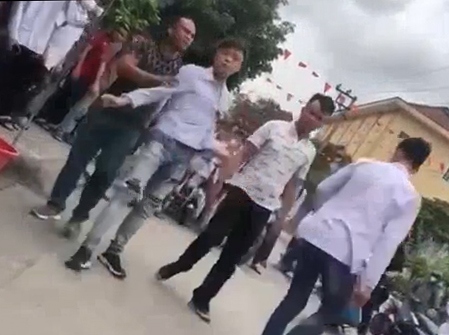 2 người đàn ông đánh đập nam sinh lớp 11 ở Quảng Ninh